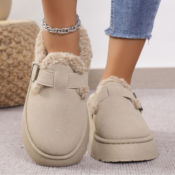 BOUTIQUE Faux Fur Shearling Thermal Fuzzy Buckle Platform Slippers, in Caramel - Picture 5 of 12